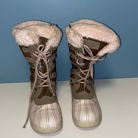Snow boots for girls - Picture 1 of 4